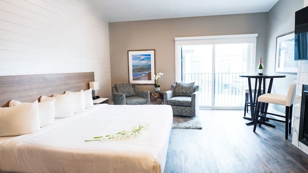 Honeymoon Suite