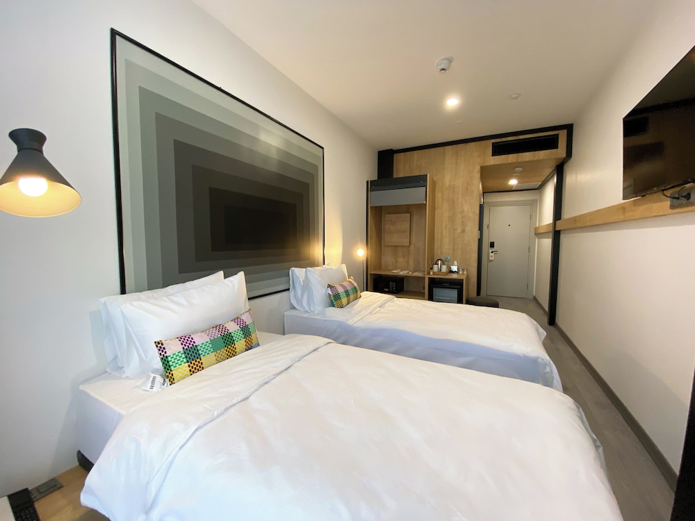 Classic Room, 2 Twin Beds - Photo 1