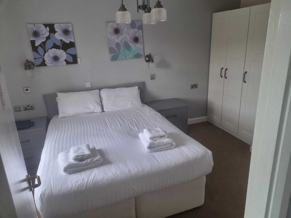 Classic Double Room, Ensuite (Room 5)