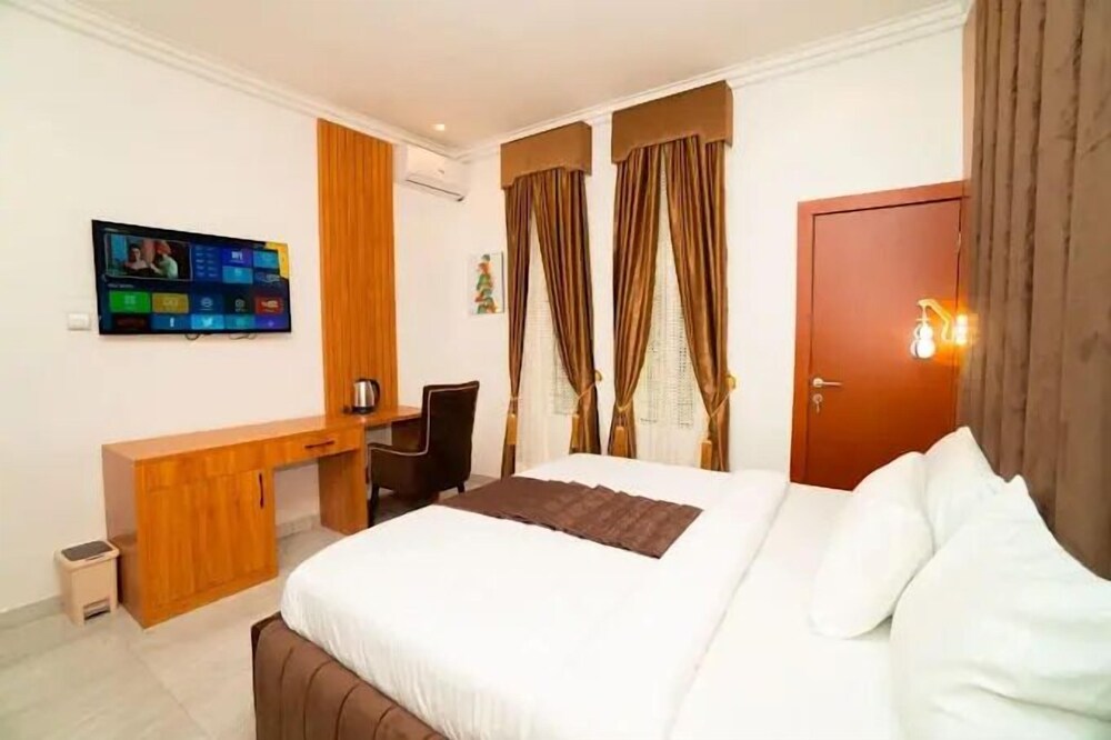 Comfort Room, Balcony, City View photo 1
