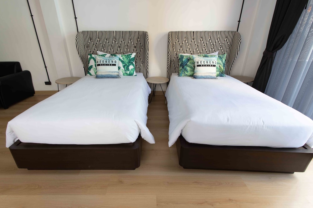 Studio Twin Room With Balcony (No Elevator, 4 Stories Wing) thumbnail 6