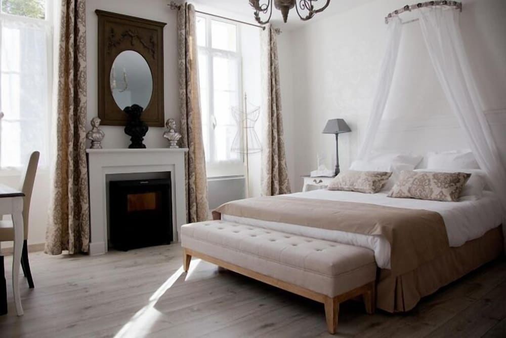Romantic Suite, Bathtub photo 1