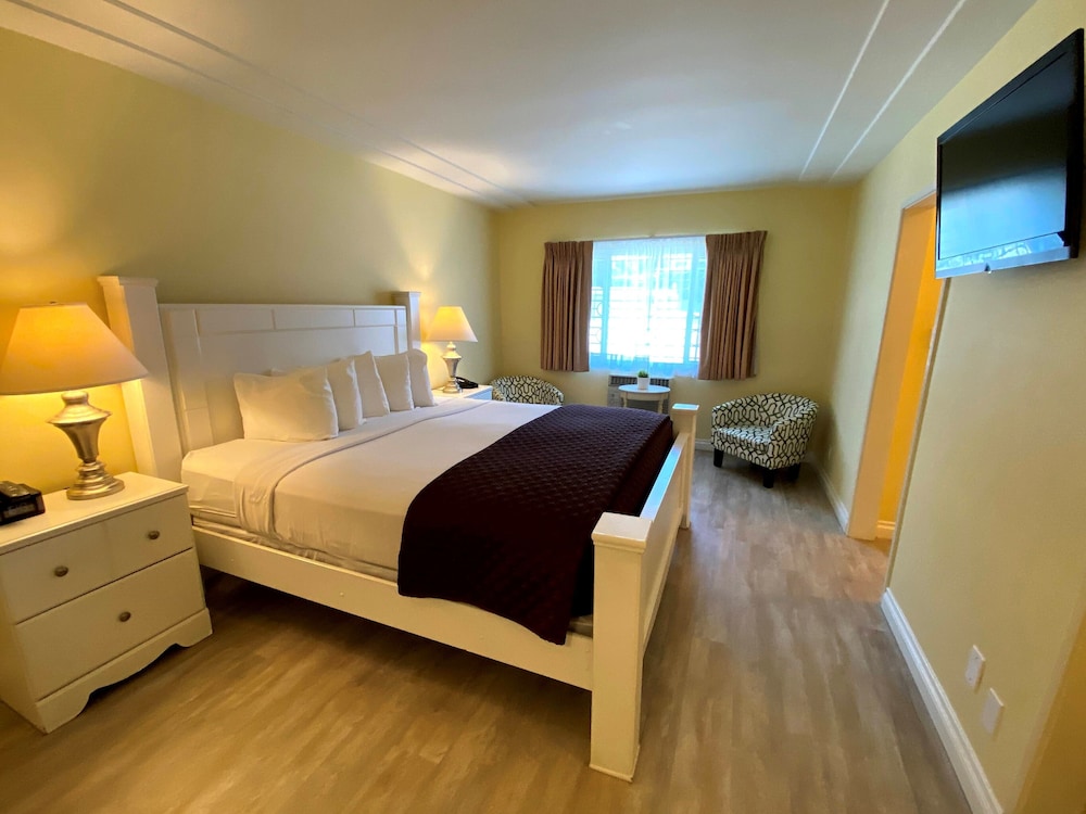 Executive Room, 1 King Bed thumbnail 5