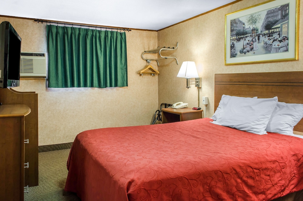 Standard Room, 1 Queen Bed, Non Smoking - Photo 10