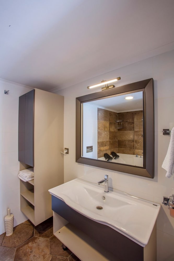 Deluxe Double Room, 1 Double Bed, Balcony, Sea View photo 2