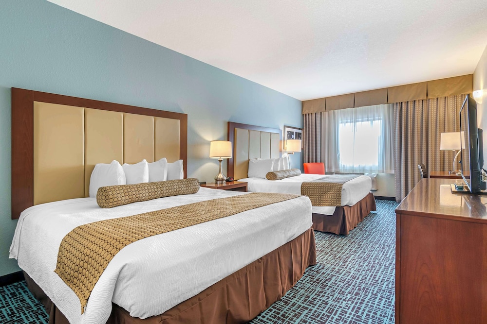 Standard Room, Multiple Beds, Non Smoking, Refrigerator & Microwave - Photo 1
