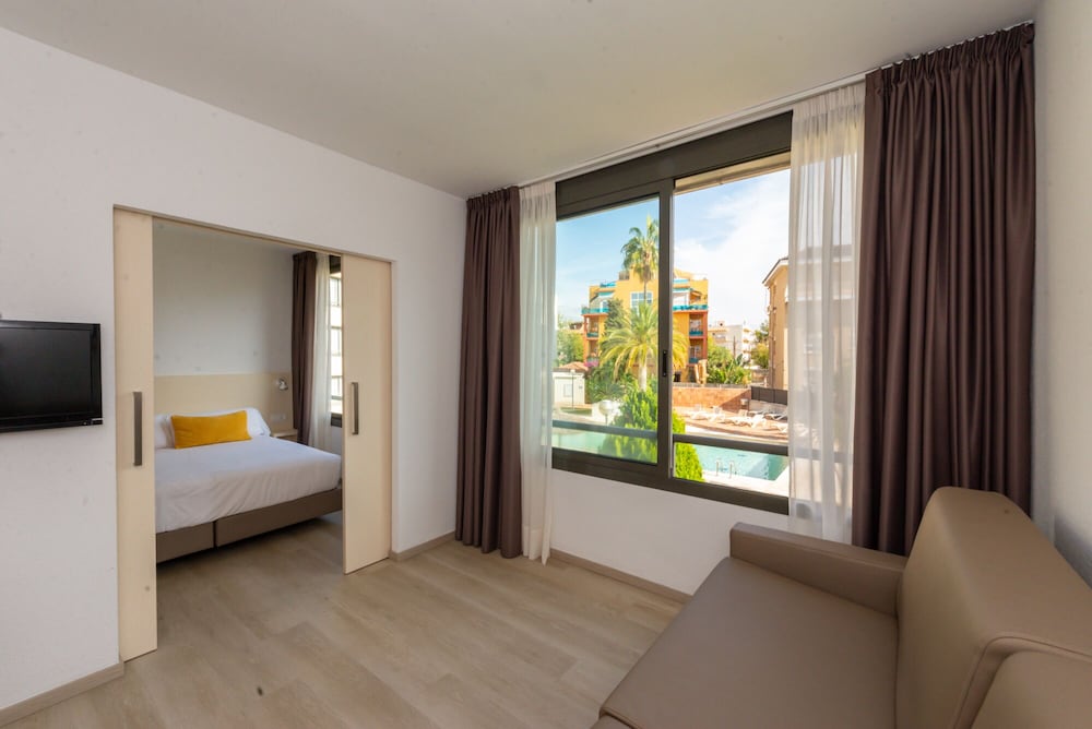 Superior Apartment, Pool View (3 pax) - Photo 9