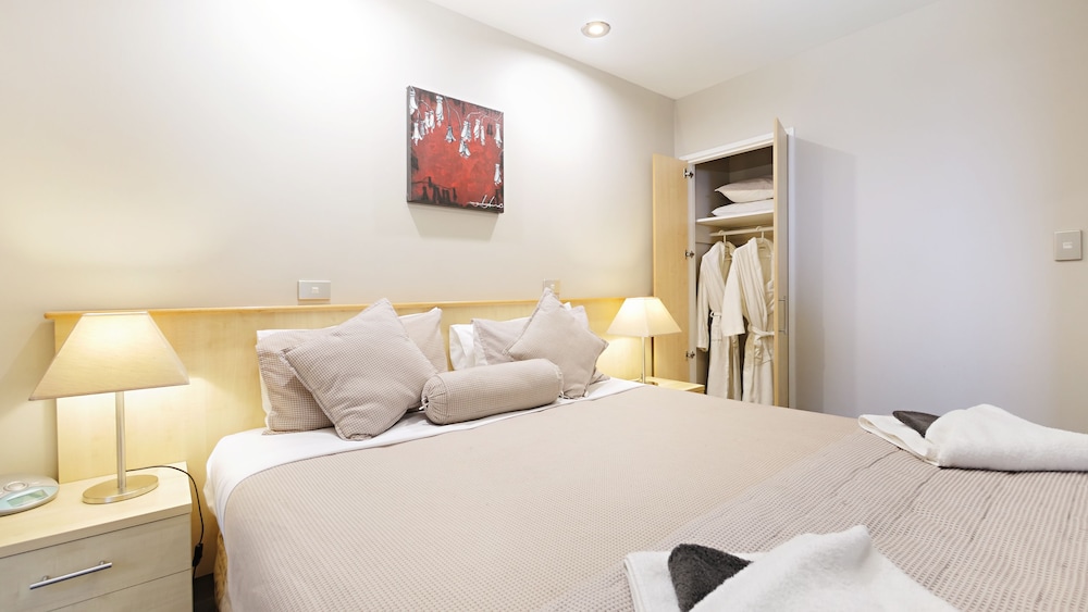 Two Bedroom Deluxe Suite - Photo 2