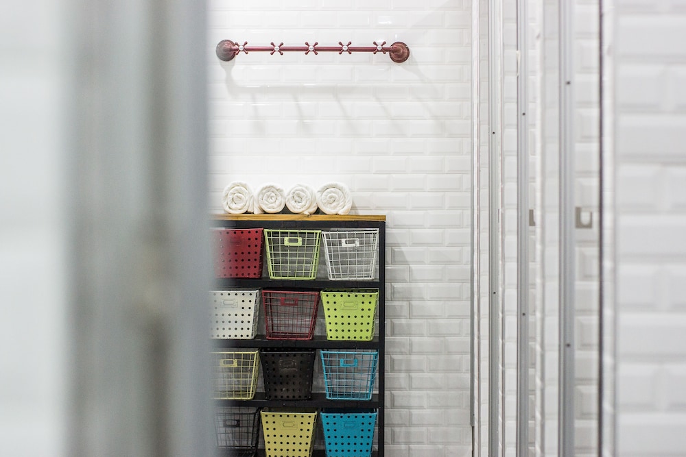 Capsule Suite (Upper and Lower)