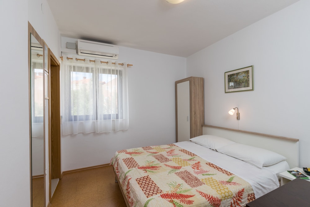 Basic Double Room, Garden View
