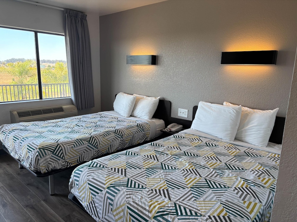 Standard Room, 2 Double Beds, Non Smoking photo 1