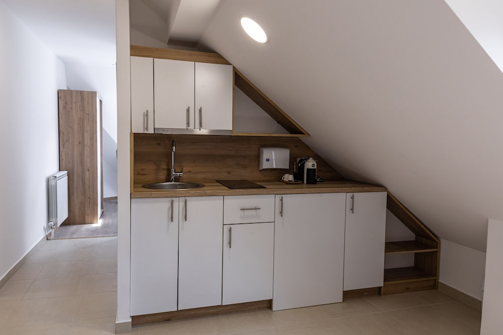 Romantic Apartment (Second Floor Attic (6))