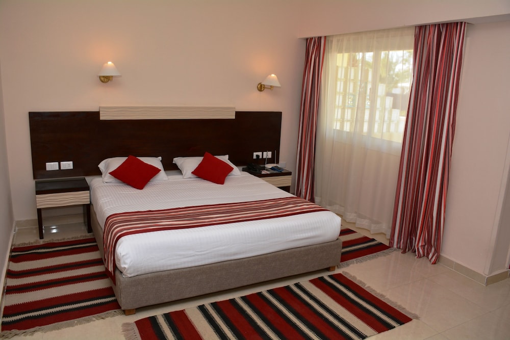 Standard Double or Twin Room, Pool View