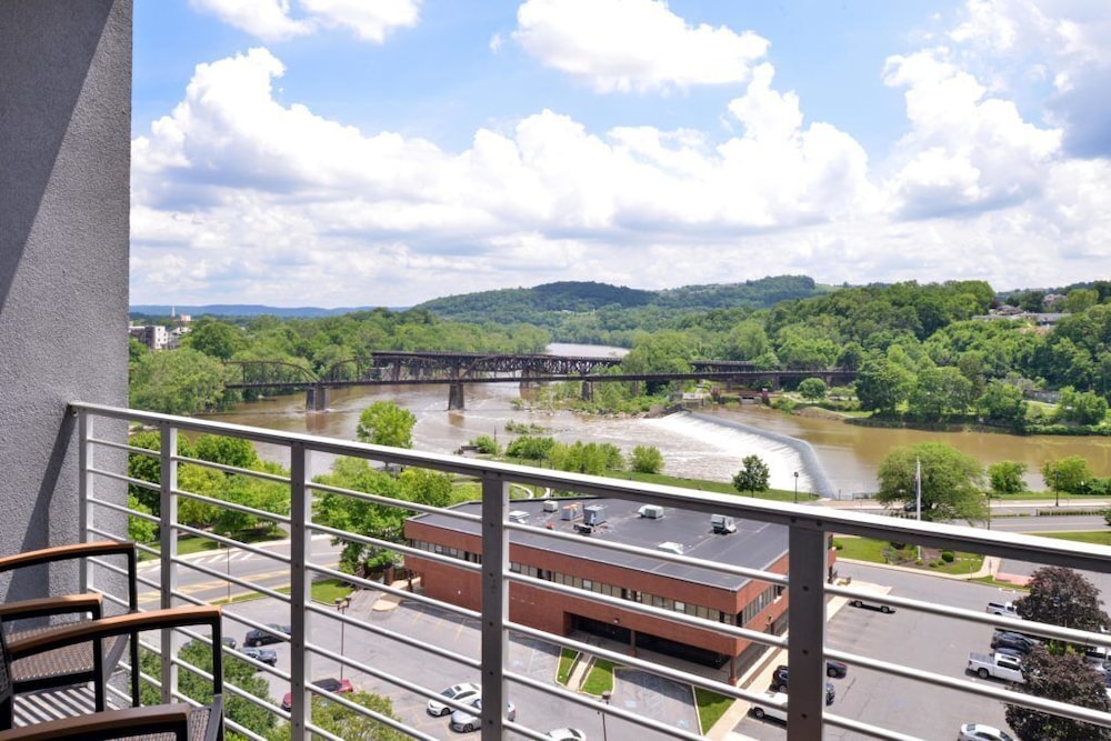 Exclusive Penthouse, 2 Bedrooms, Balcony, River View - Photo 7
