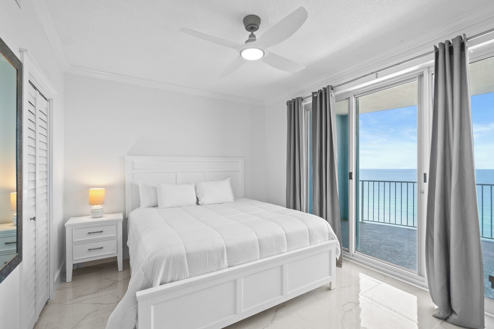 Condo, 2 Bedrooms, Balcony, Ocean View (1702)