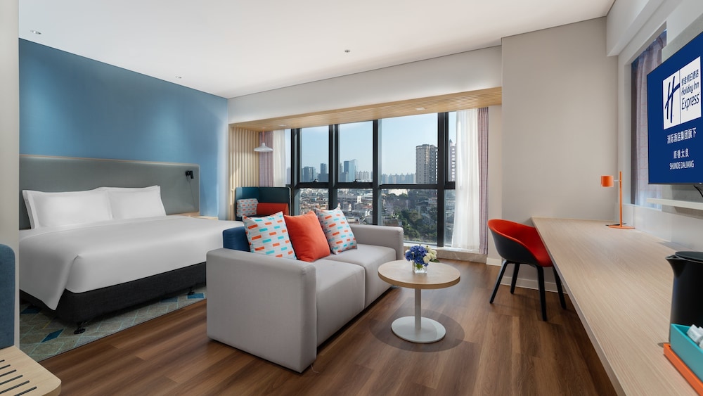 1 King Bed Suite Living Area