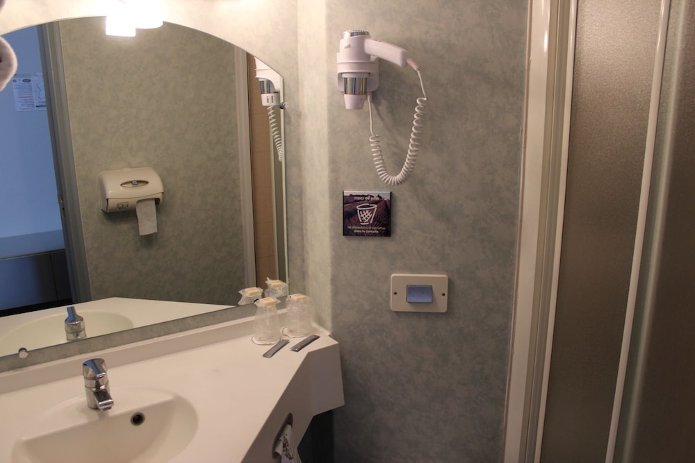 Standard Twin Room photo 2
