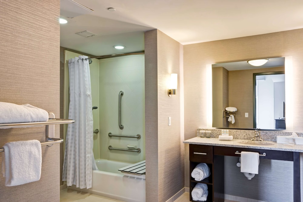 Suite, 2 Queen Beds, Accessible, Bathtub