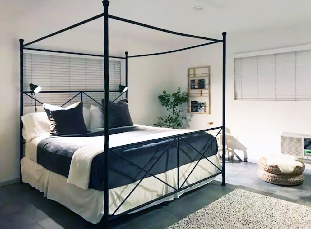Rm 12 | The Bauhaus Room photo 1
