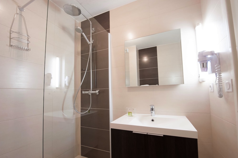 Superior Twin Room, Balcony - Photo 4