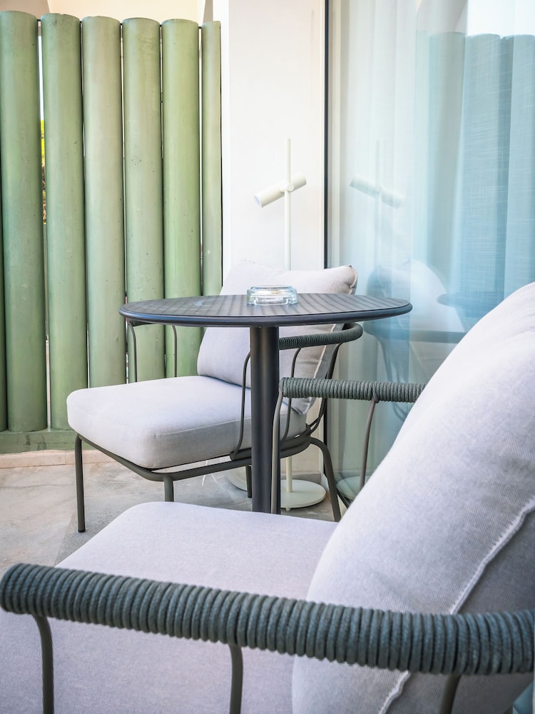 Premium Double Room - Photo 8