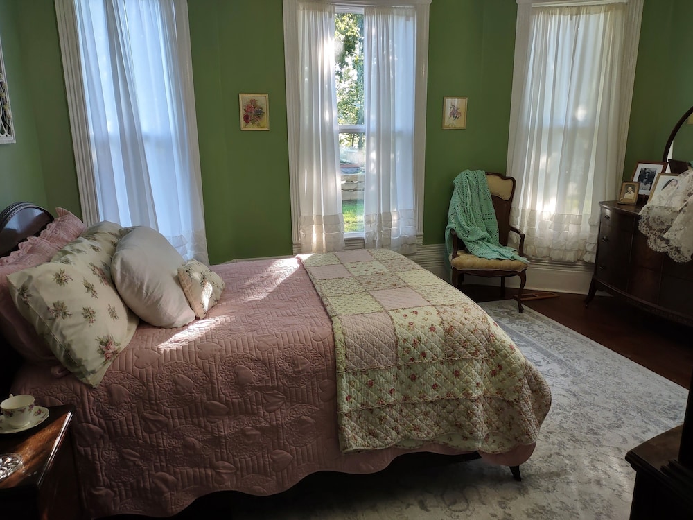Comfort Room, 1 Queen Bed photo 2
