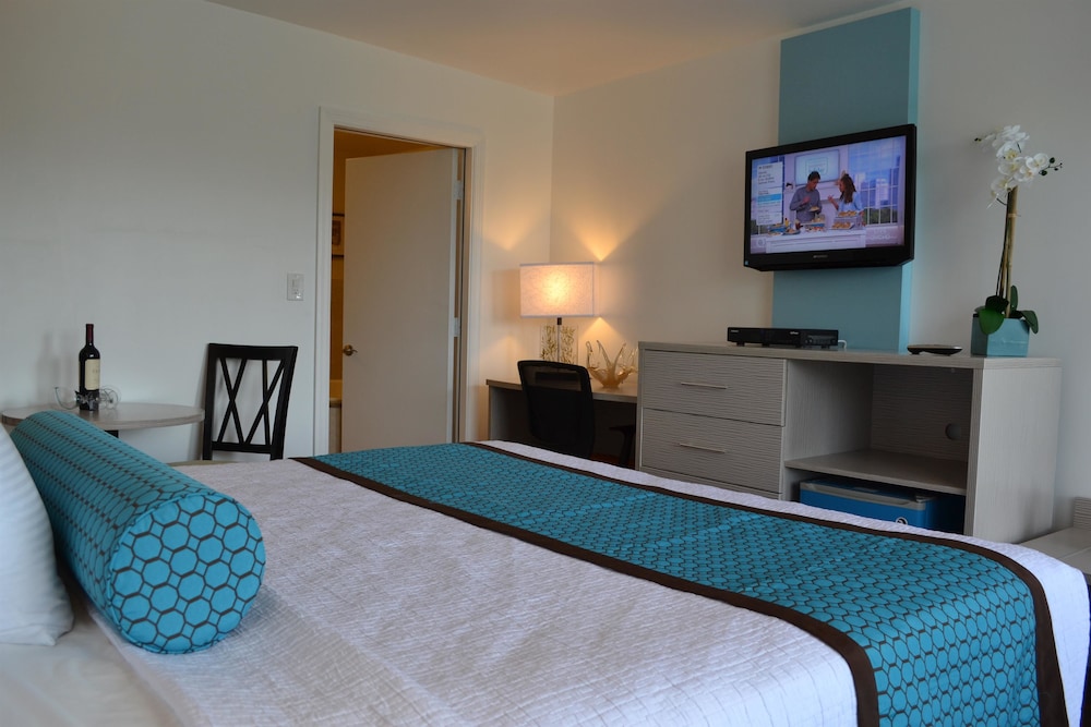 Superior Room, 1 King Bed, Private Bathroom photo 3