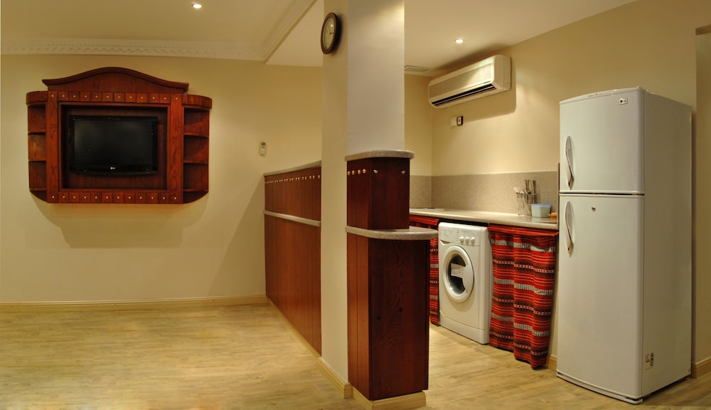 Deluxe Suite - Photo 5