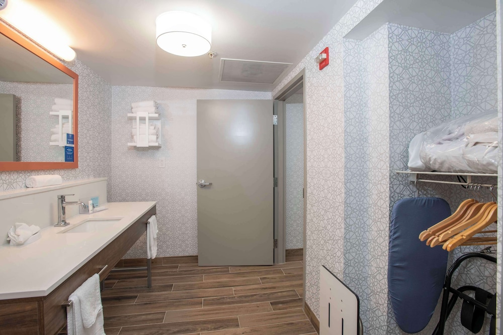 Room, 2 Queen Beds, Accessible - Photo 8