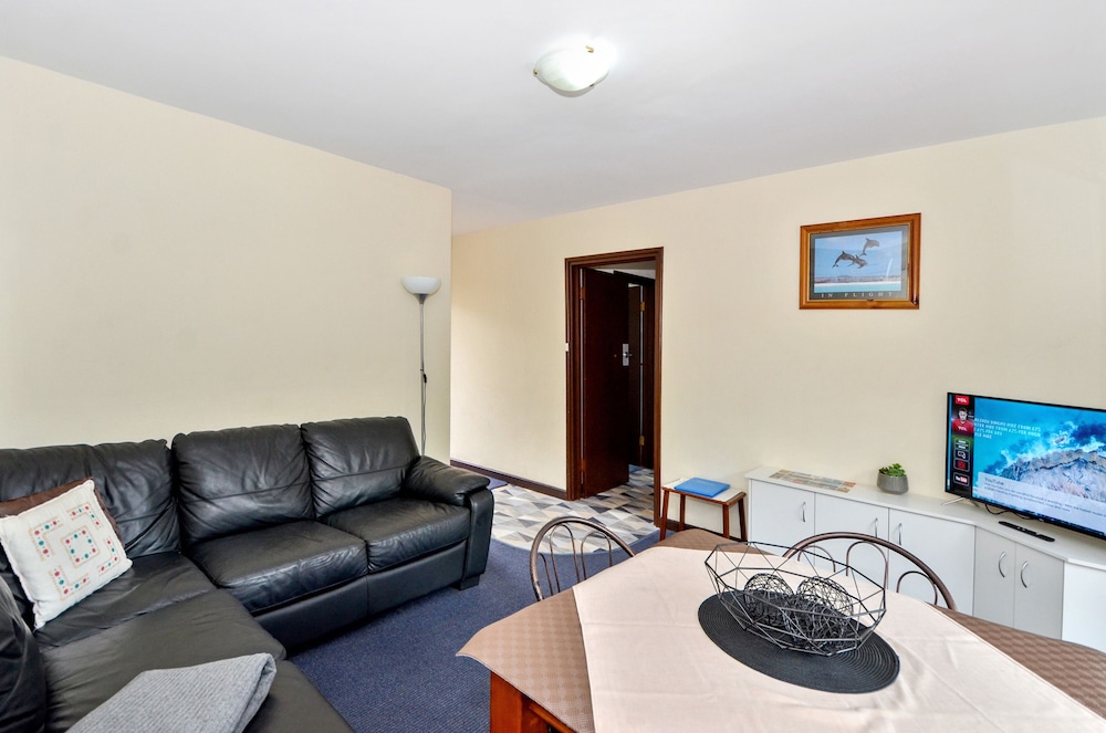Two-Bedroom Apartment - Photo 19