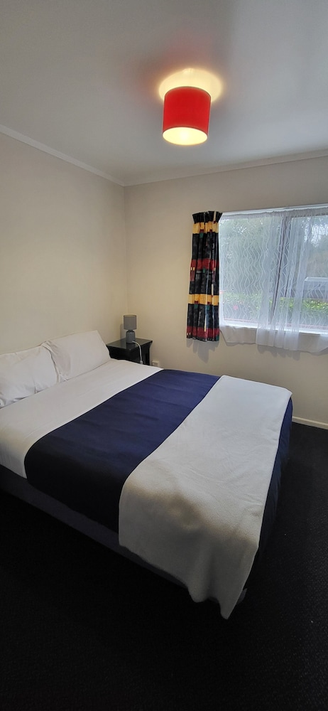 Lodge Room with Shared Bathroom photo 2