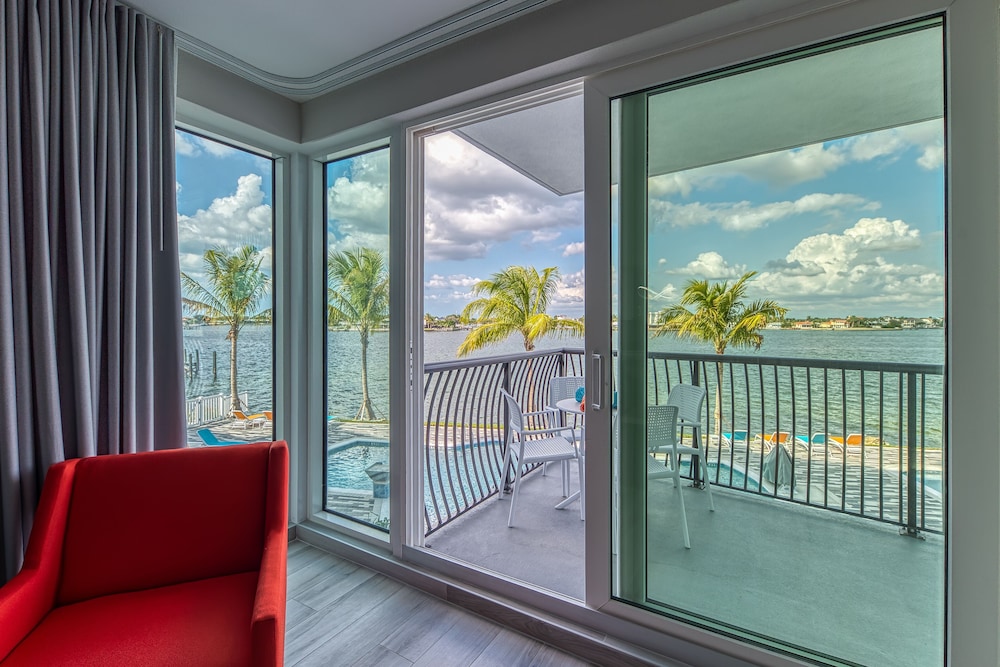 Suite, 2 Bedrooms, Bay View - Photo 10