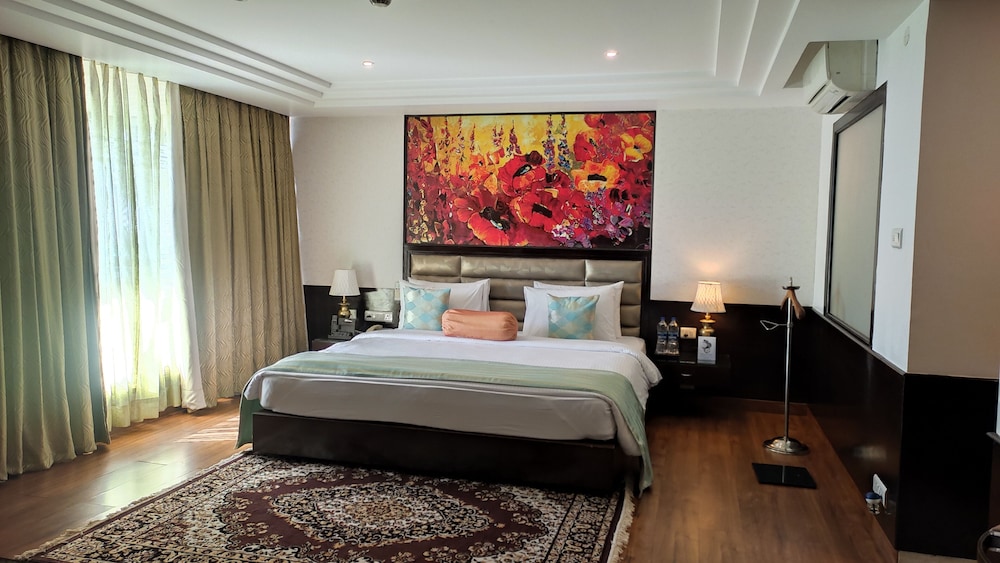 Suite, 1 King Bed, Mountain View (Presidential Suite) photo 3
