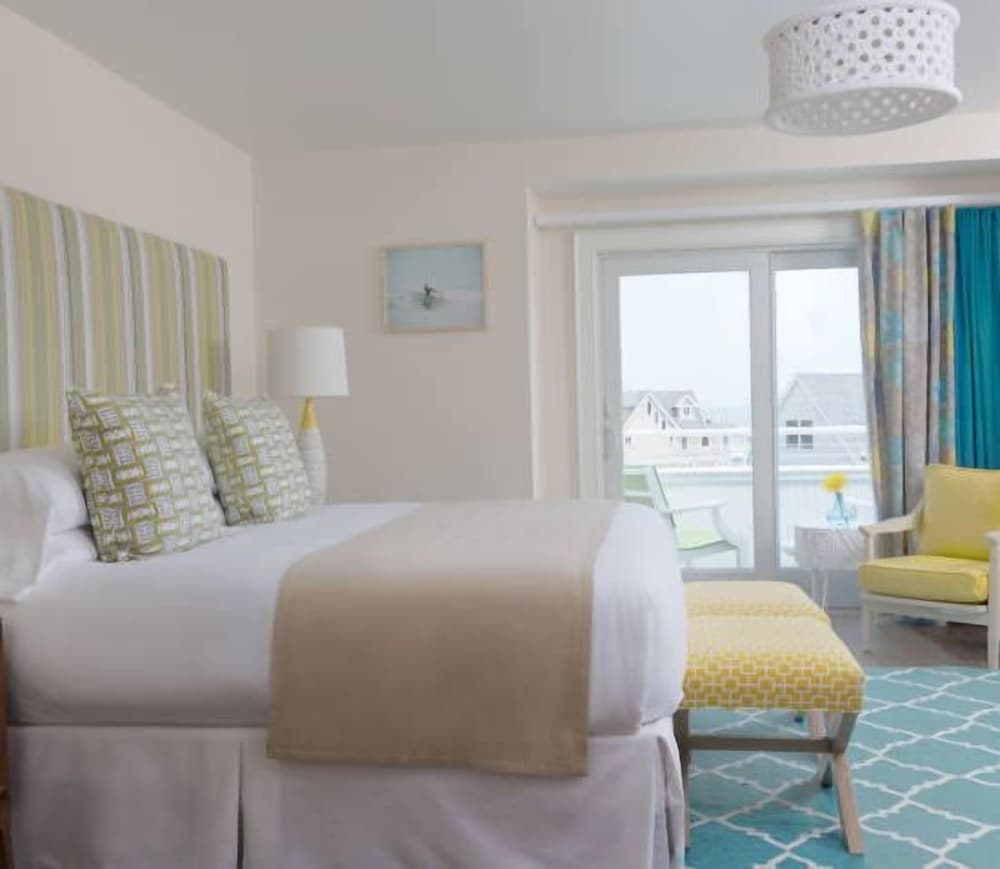 Ocean Deluxe King with Balcony photo 3