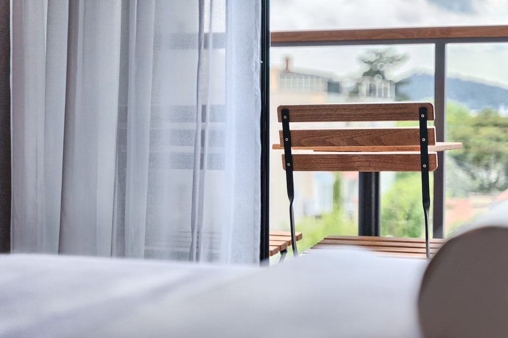 Classic Double or Twin Room, Balcony, City View photo 3