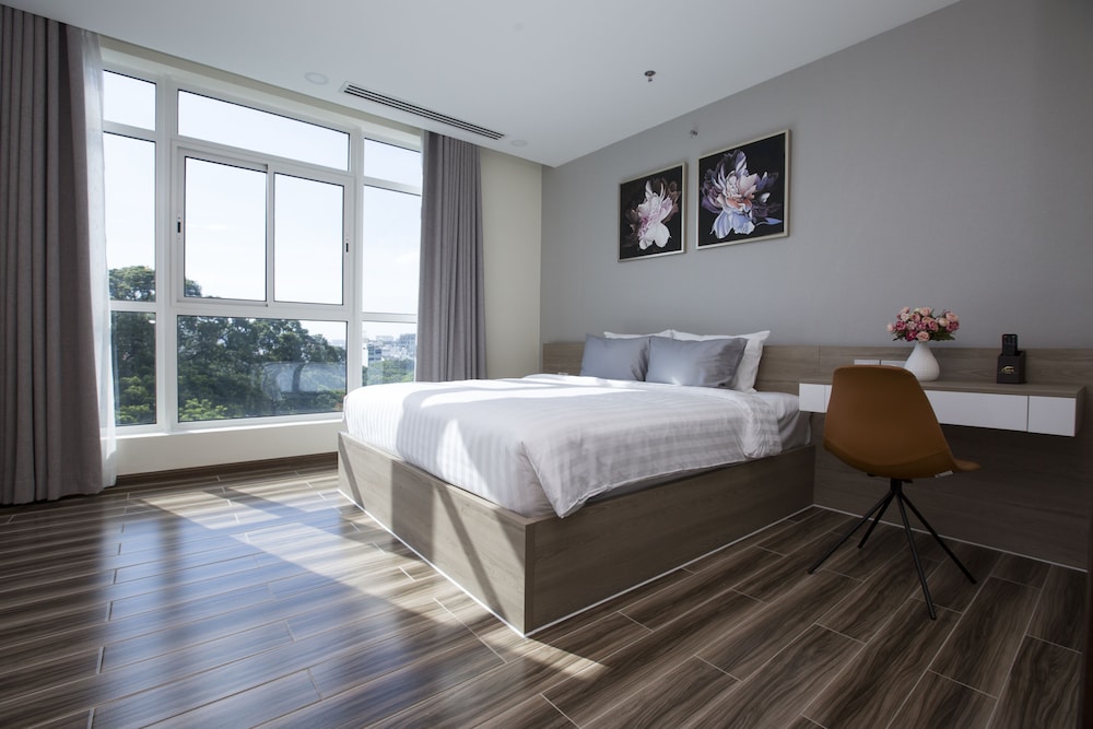 Deluxe Suite, 1 King Bed, Park View