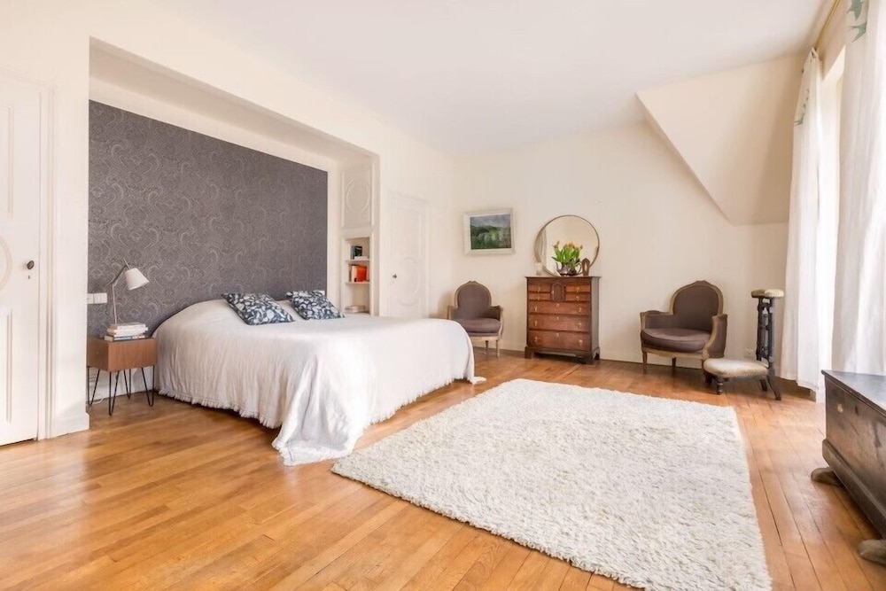 Grand Double Room, 1 King Bed photo 3