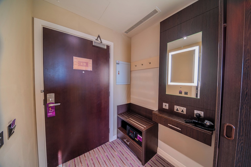 Double Room, Non Smoking (Free Shuttle to Festival City Mall) photo 3