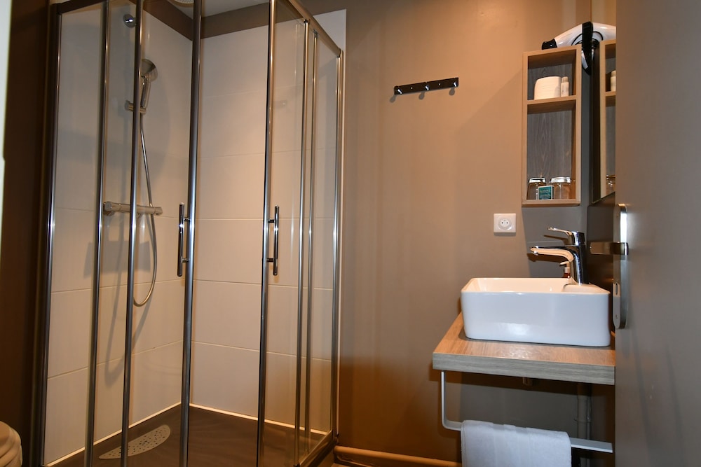 Deluxe Double Room, 1 Queen Bed, Pool Access, Park View (Jaune) photo 3