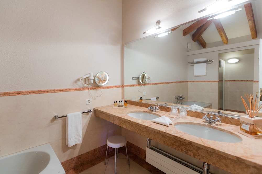 Deluxe Room (2 Persons) photo 3
