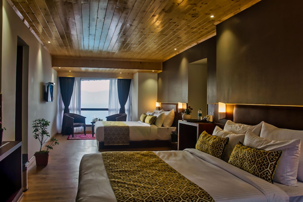 Premium Quadruple Room, Mountain View
