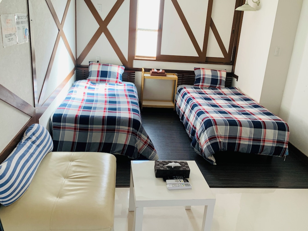 Basic Twin Room, 2 Twin Beds, Non Smoking, Private Bathroom photo 1