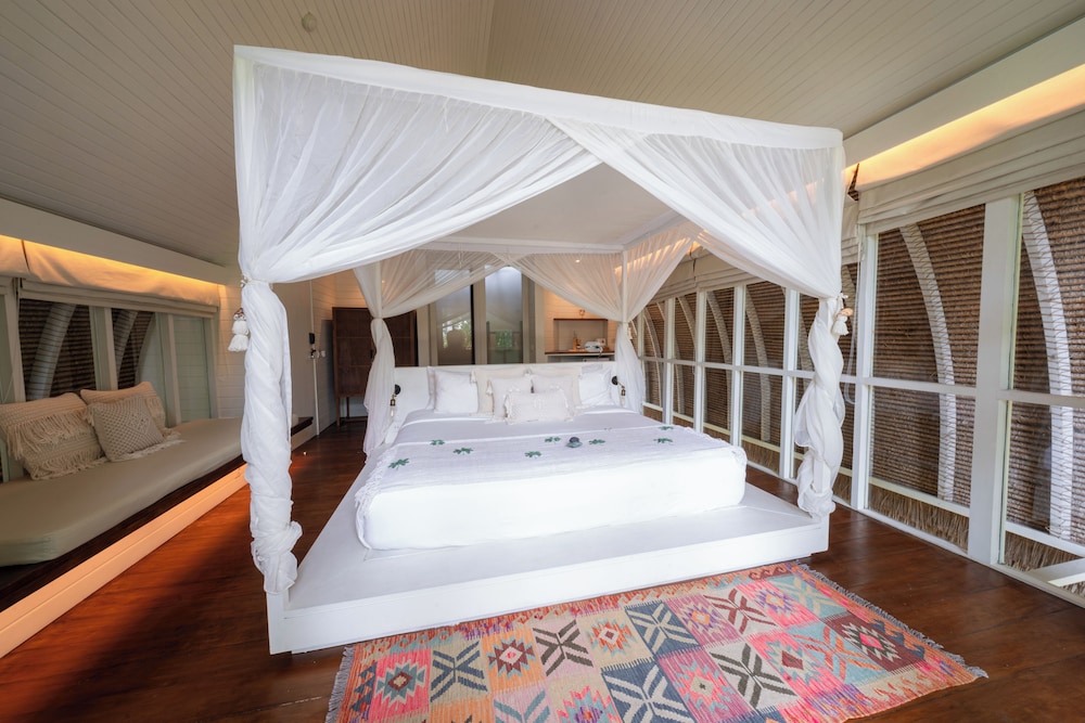 Cabana with Free Minibar - Photo 12