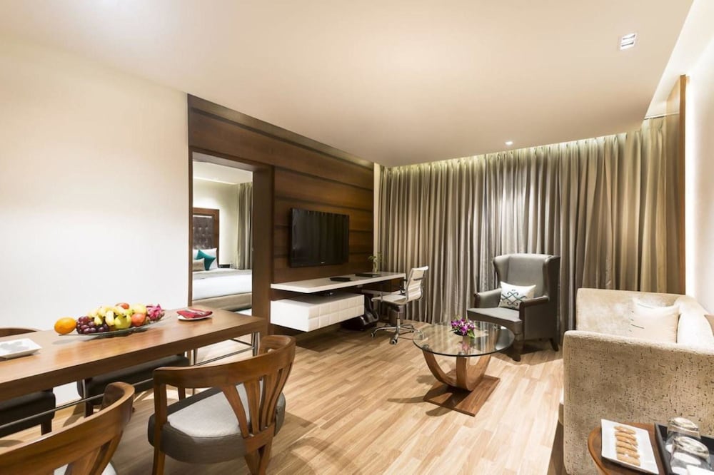 Deluxe Suite - Photo 3