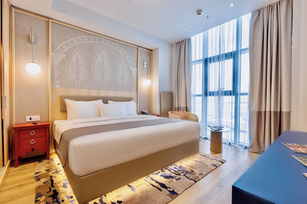 Deluxe Room, 1 King Bed, Kitchenette - Photo 3