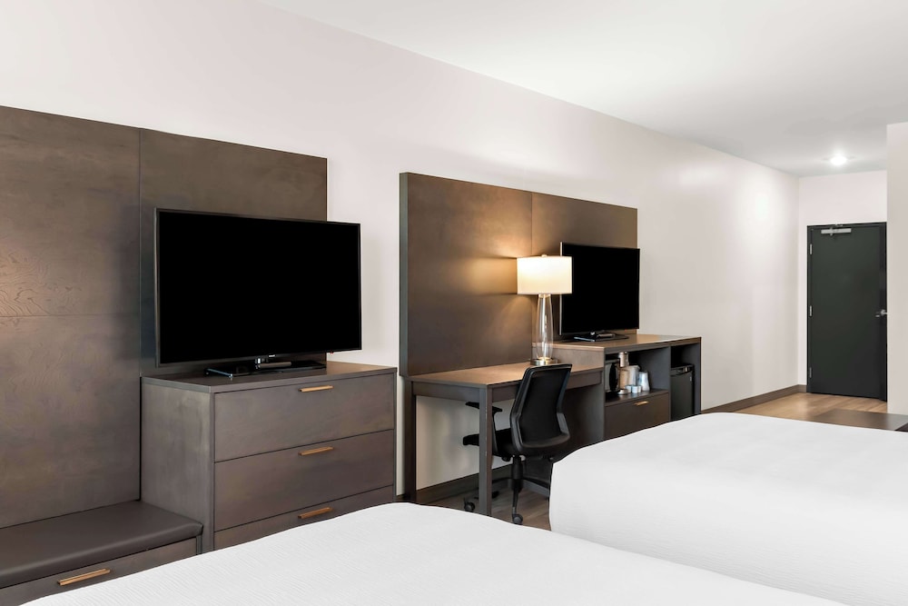 Suite, Multiple Beds, Accessible, Refrigerator & Microwave (with Sofabed) - Photo 2