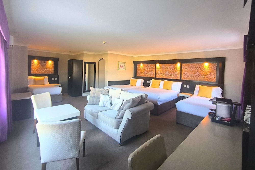 Deluxe Family Suite -Double Bed & 3 Single Beds - Photo 4