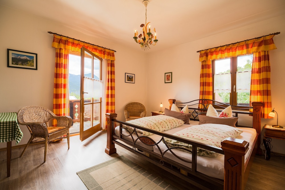 Traditional Twin Room, Courtyard Area (Room 3) photo 1