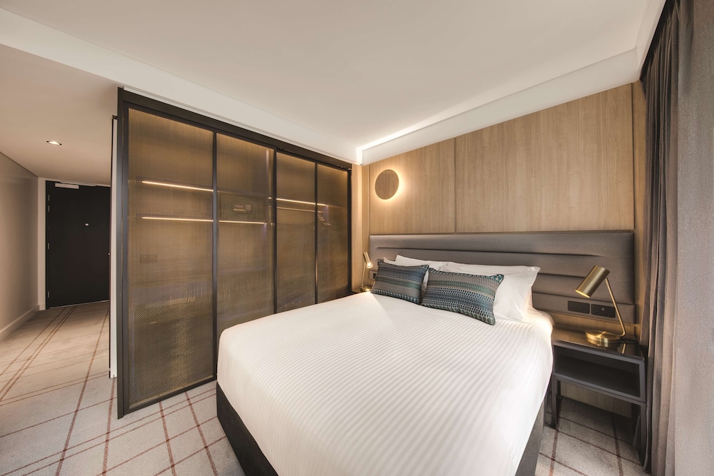 Double Room, 1 Queen Bed, Balcony thumbnail 5