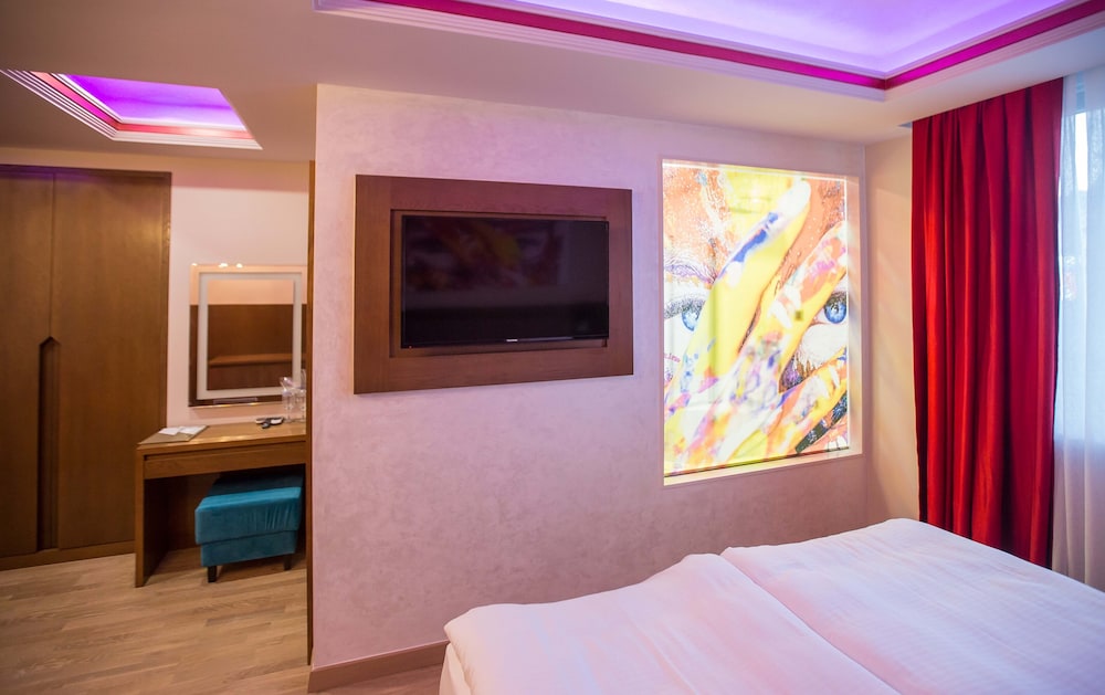 Romantic Studio Suite photo 3